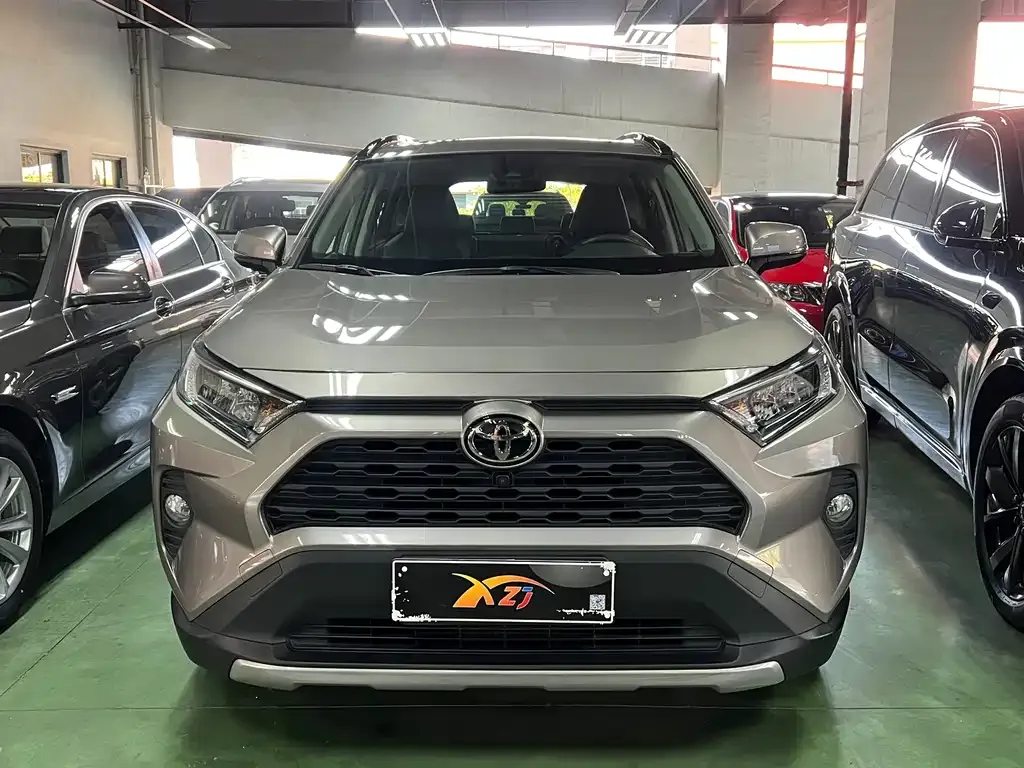 Toyota RAV4 2022 из CN, фото 2