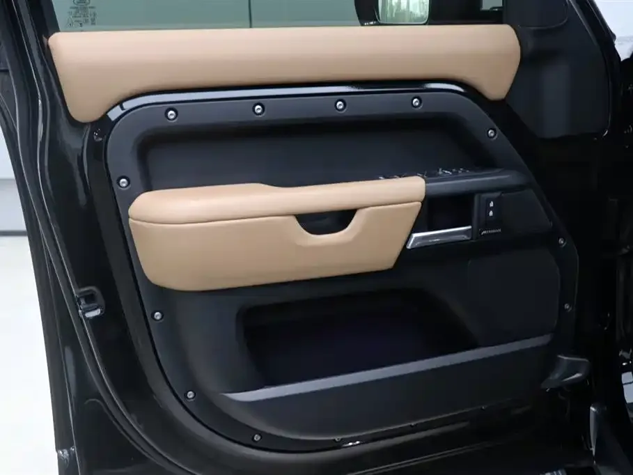 Land Rover Defender 2025 из CN, фото 10
