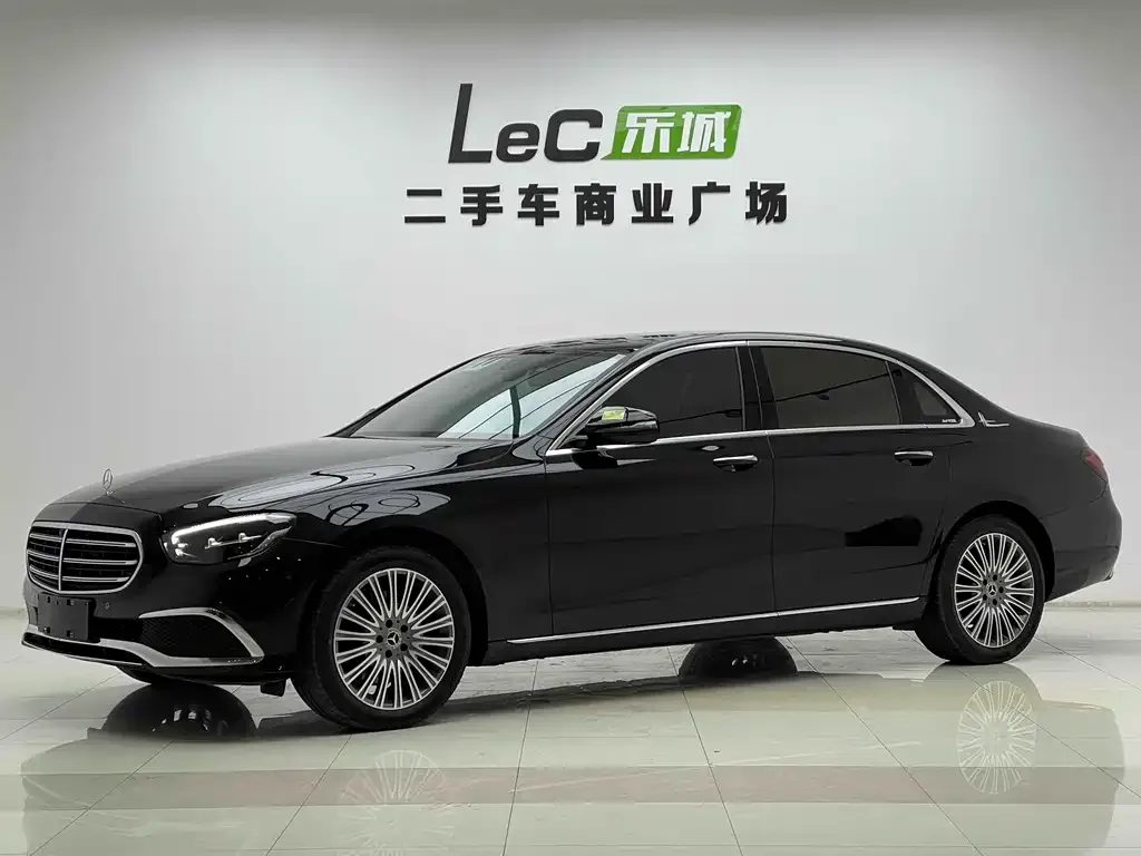 Mercedes-Benz E-Class — фото 1