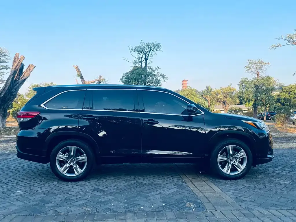 Toyota Highlander — фото 7