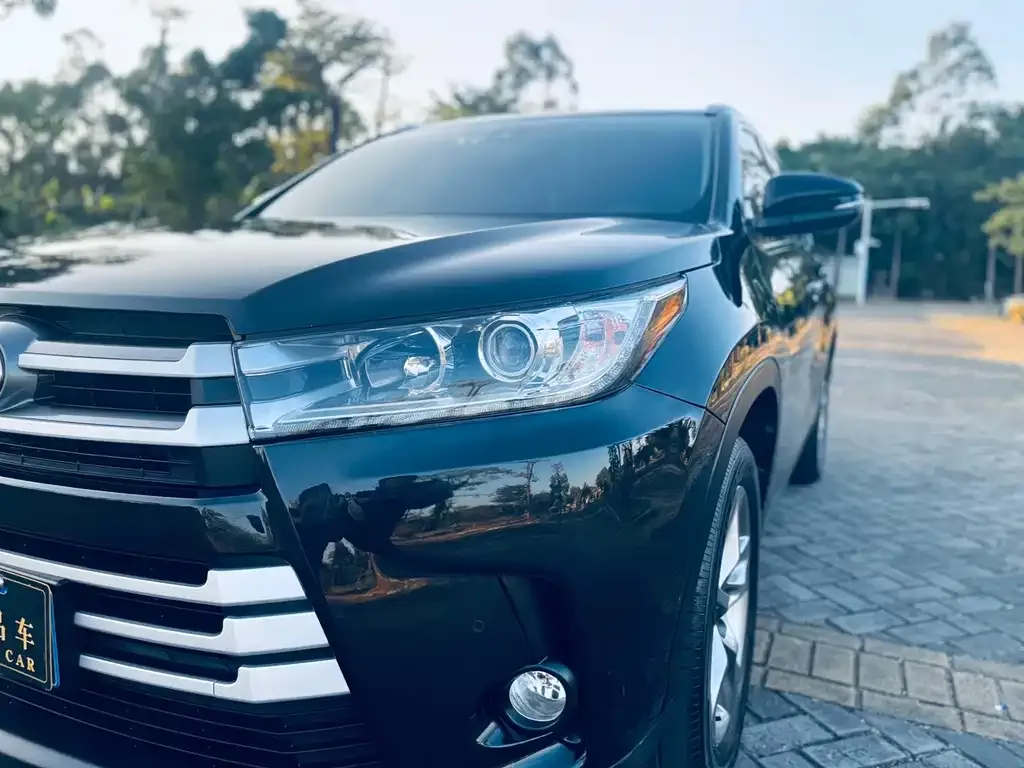 Toyota Highlander — фото 8