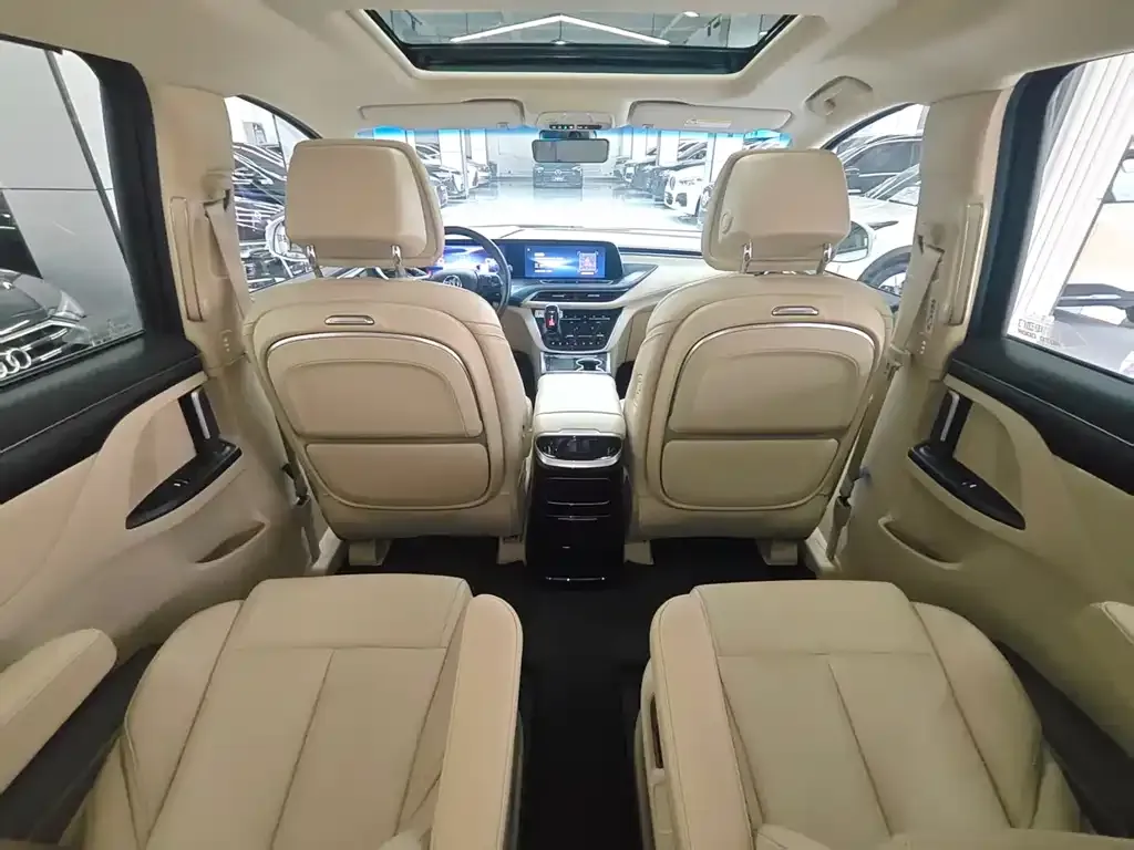 Buick GL8 2023 из CN, фото 2