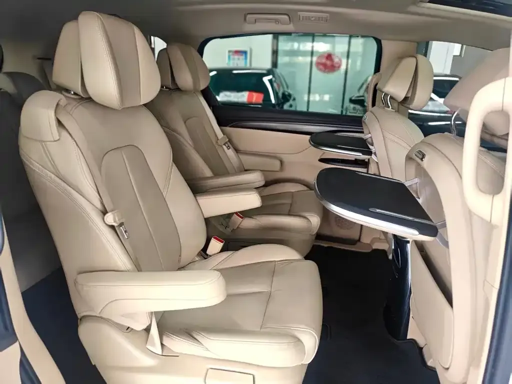 Buick GL8 2023 из CN, фото 3