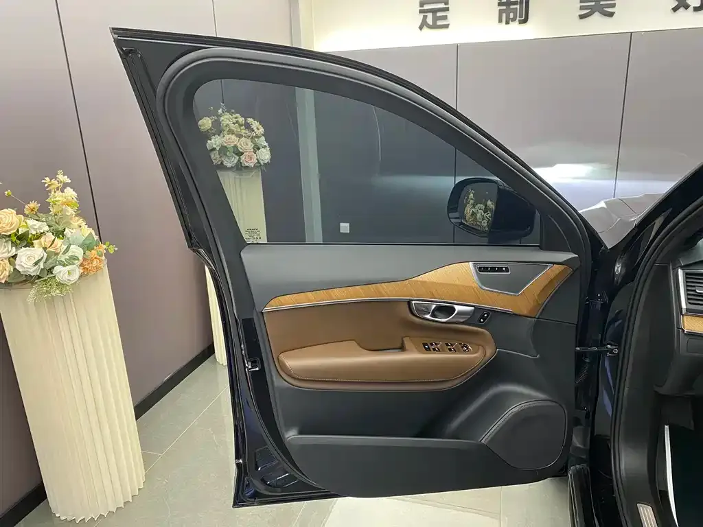 Volvo XC90 2024 из CN, фото 8