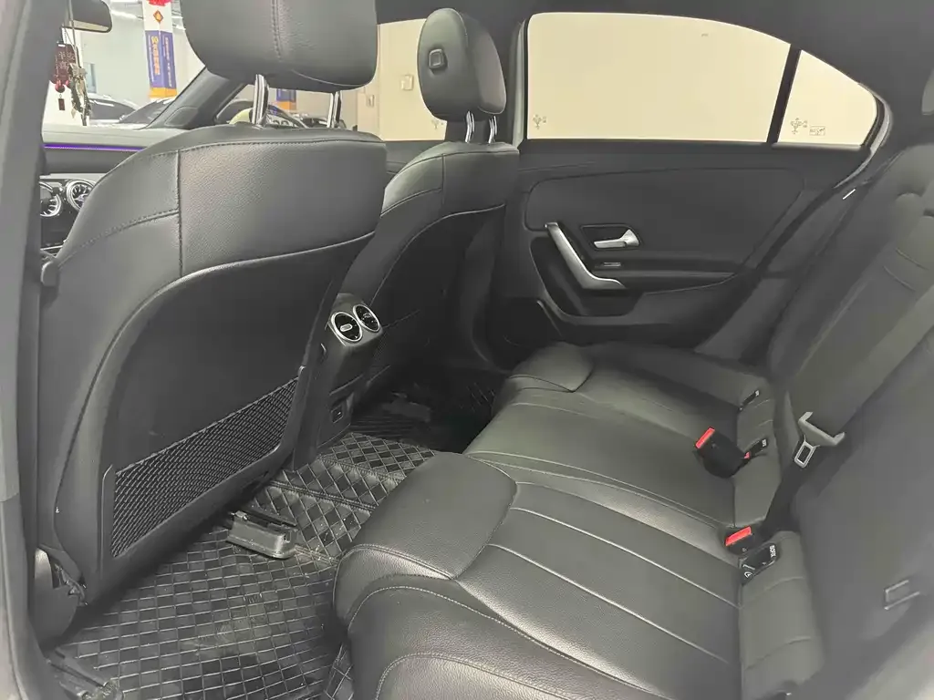 Mercedes-Benz A-Class 2023 из CN, фото 7
