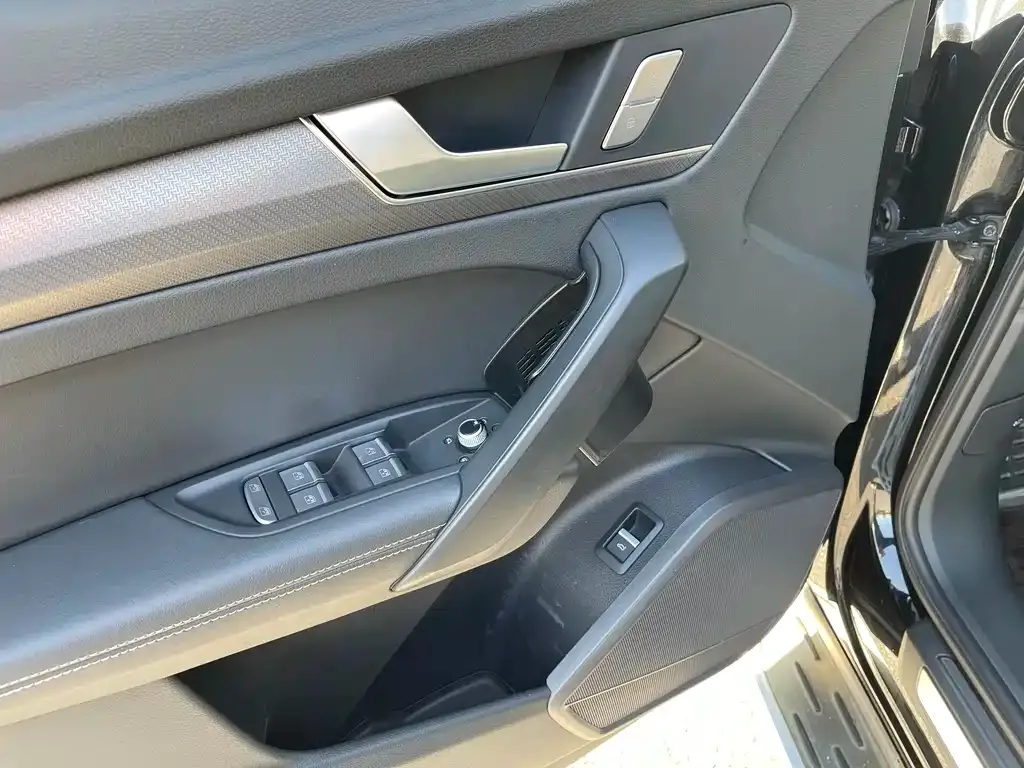 Audi Q5L 2024 из CN, фото 5