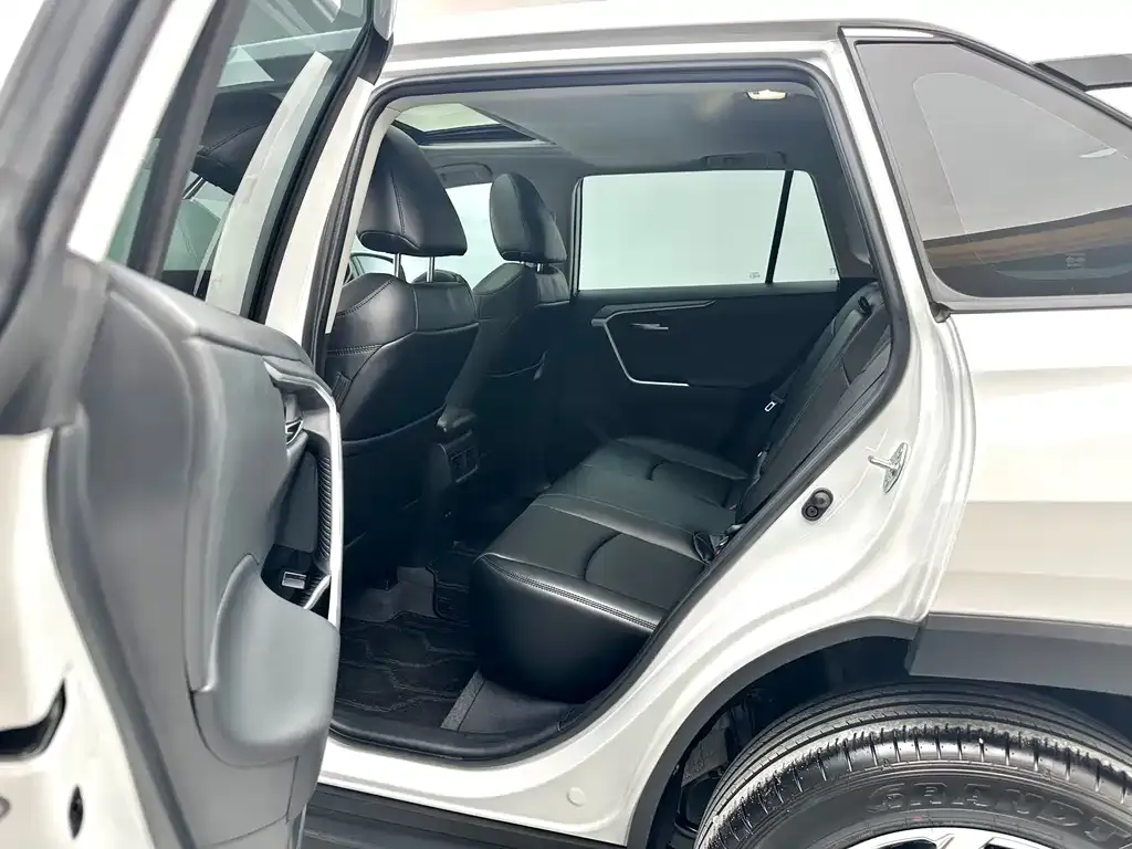 Toyota RAV4 2025 из CN, фото 10