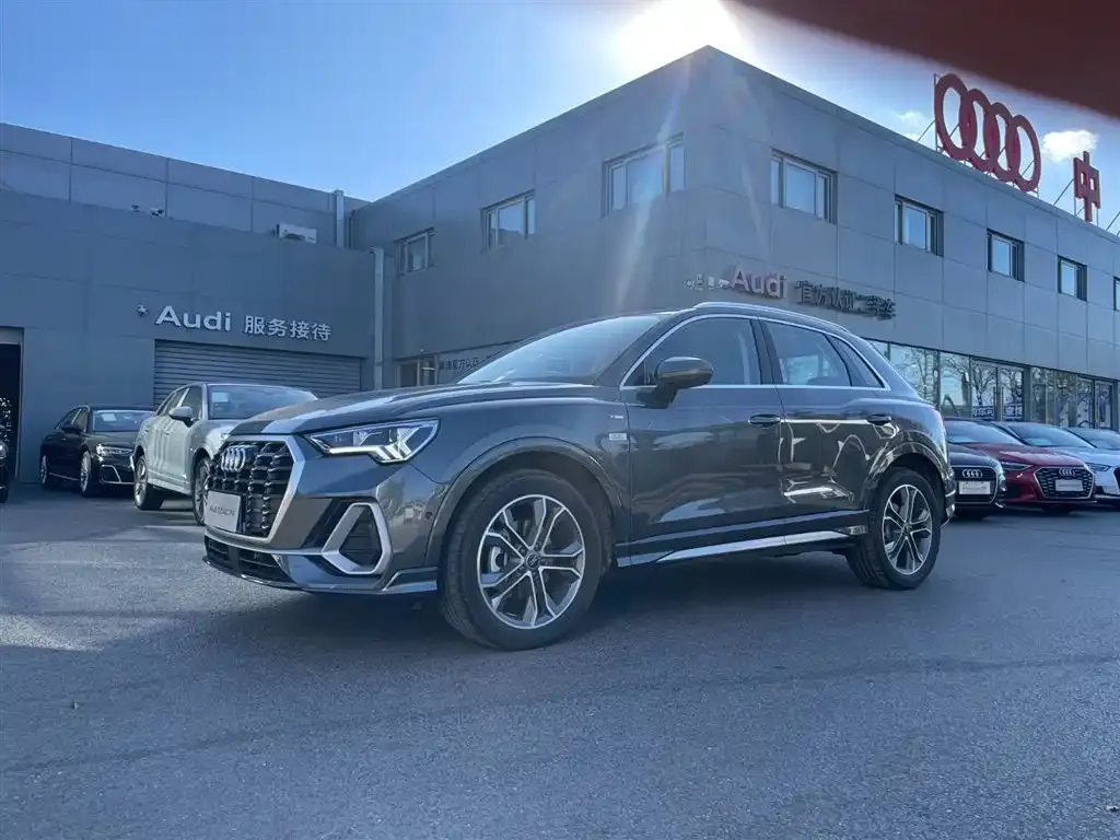 Audi Q3 — фото 1