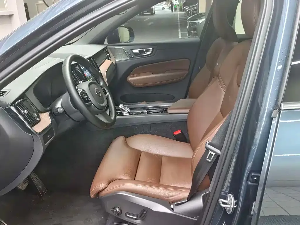 Volvo XC60 2023 из CN, фото 6
