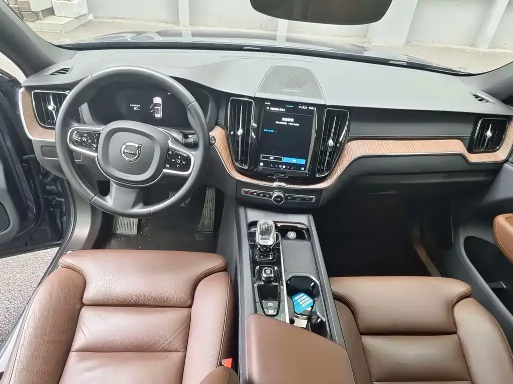 Volvo XC60 2023 из CN, фото 8