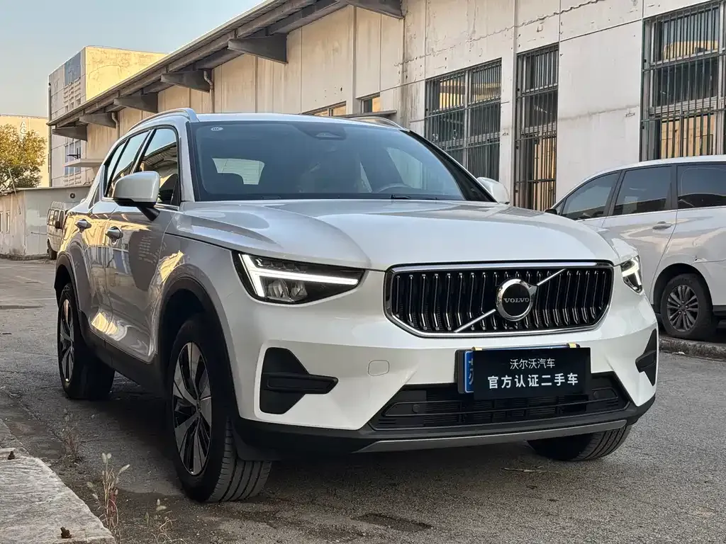 Volvo XC40 — фото 3