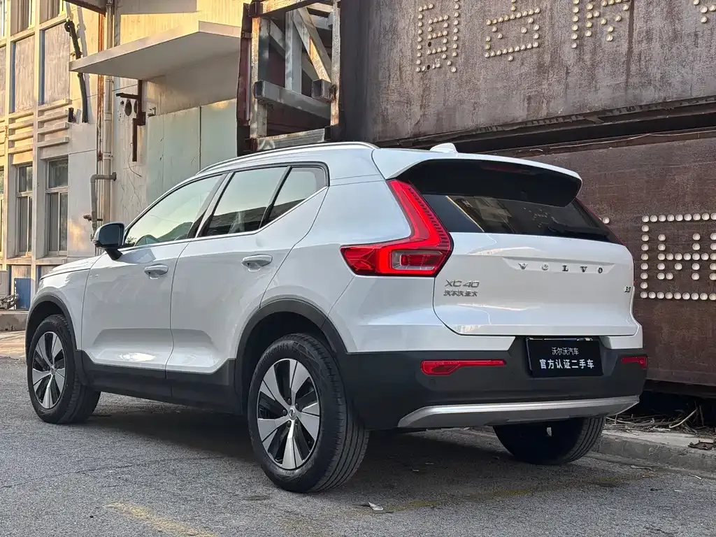 Volvo XC40 — фото 4