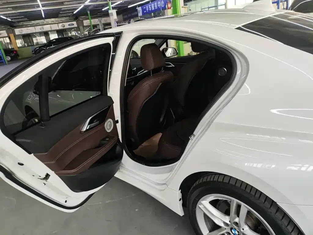 BMW 1 Series 2021 из CN, фото 6