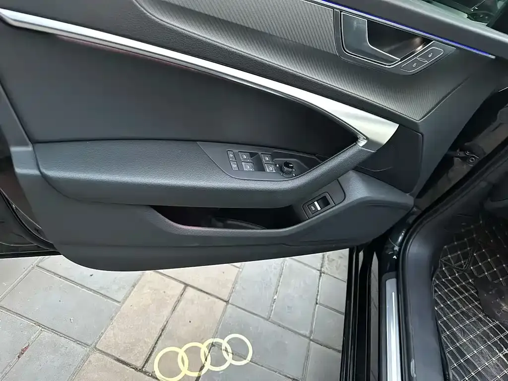Audi A6L 2024 из CN, фото 2