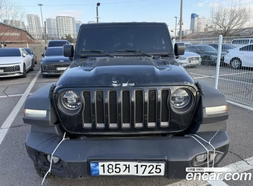 Jeep Wrangler — фото 1