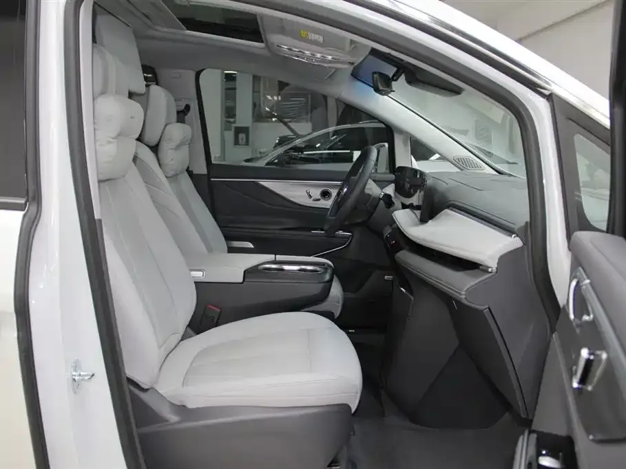 Buick GL8 2025 из CN, фото 10
