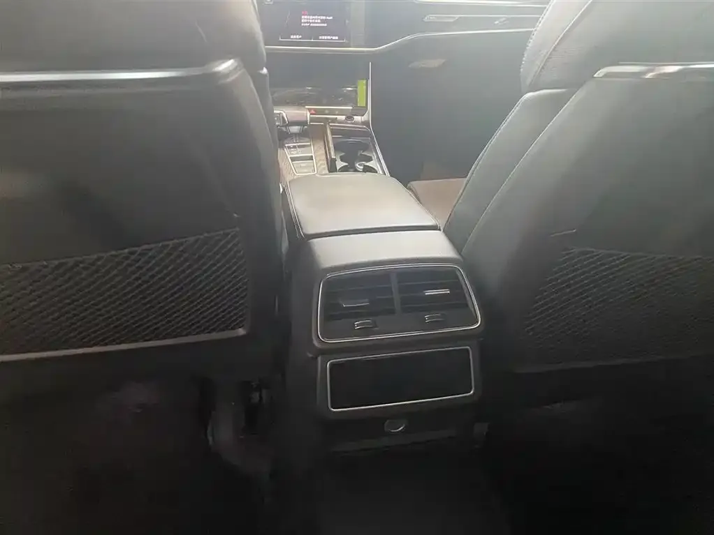 Audi A6L 2022 из CN, фото 9