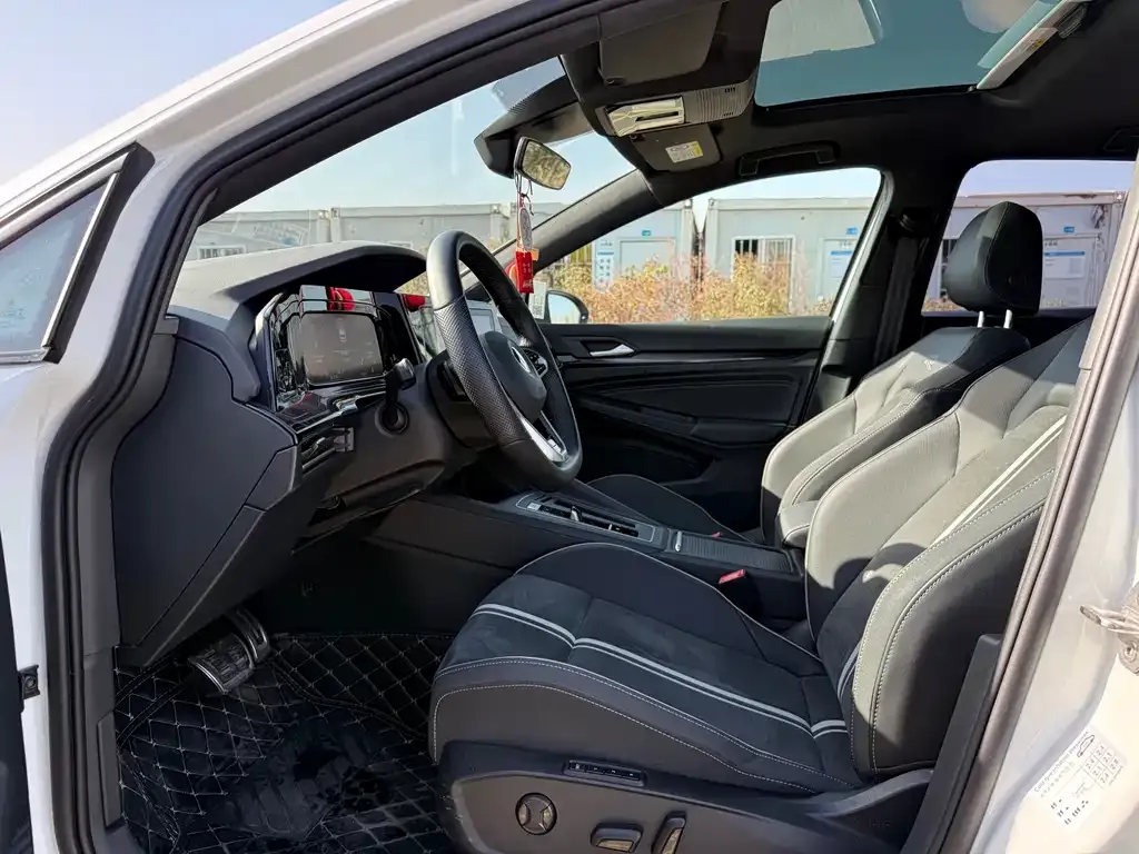 Volkswagen Golf 2022 из CN, фото 4