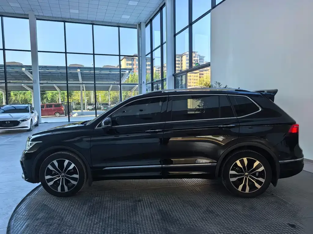Volkswagen Tiguan L 2021 из CN, фото 4