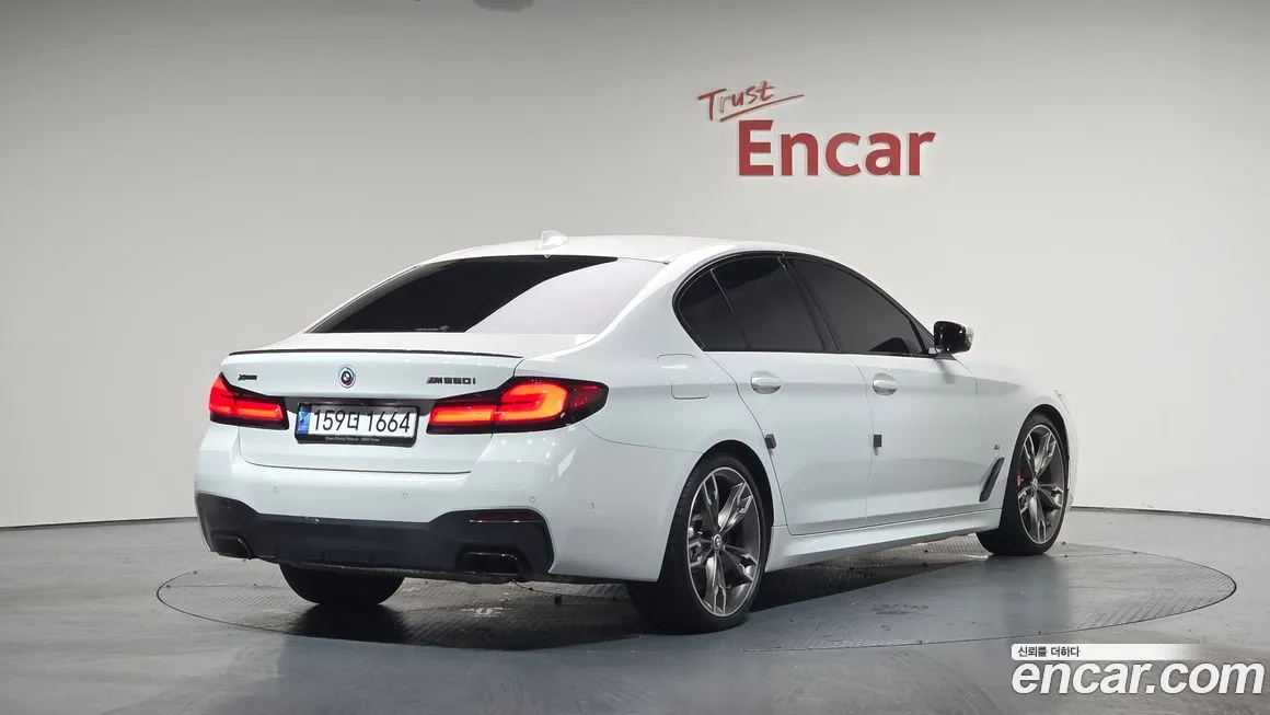 BMW 5-Series 2023 из KR, фото 2