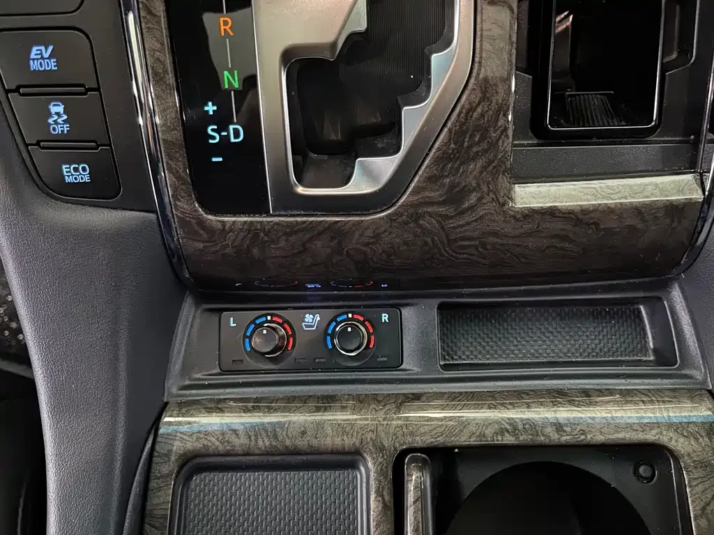 Toyota Vellfire 2021 из CN, фото 9