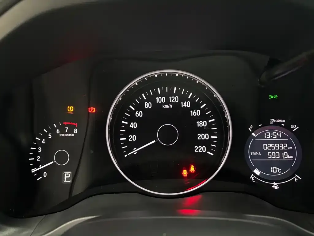 Honda Vezel 2021 из CN, фото 10