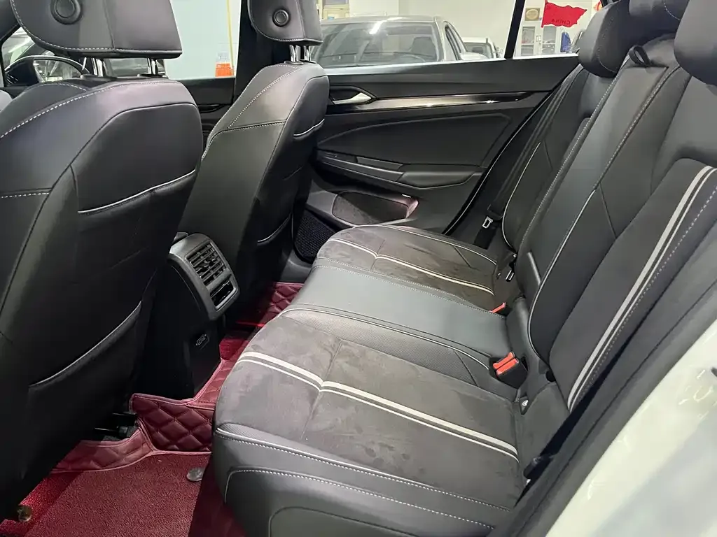 Volkswagen Golf 2022 из CN, фото 4