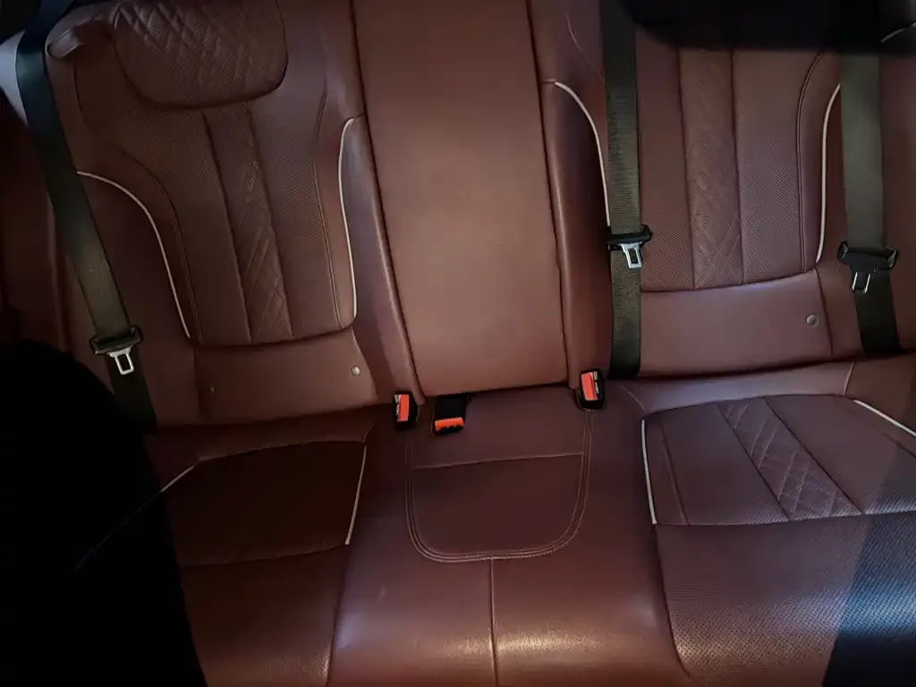 BMW 5 Series — фото 10