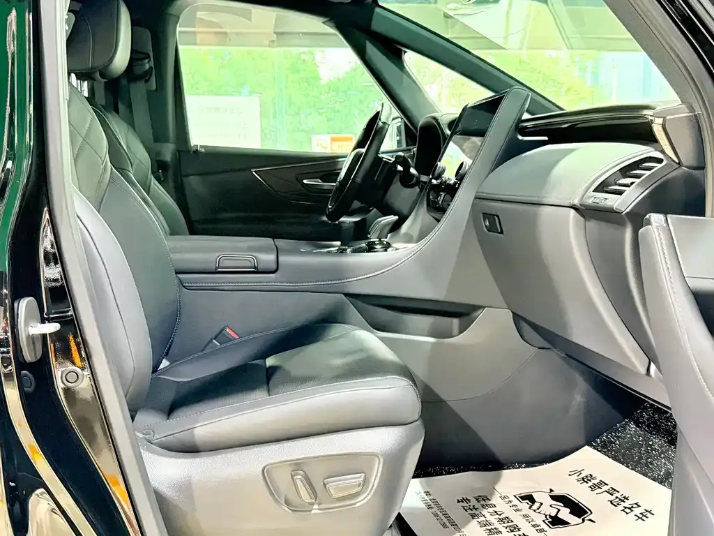 Toyota Vellfire — фото 10