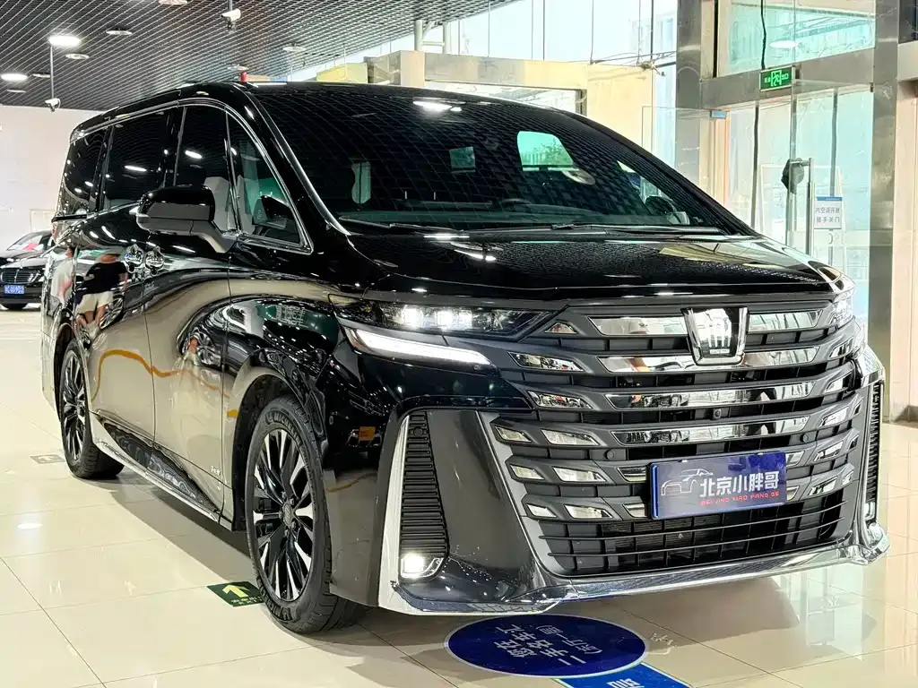 Toyota Vellfire — фото 2