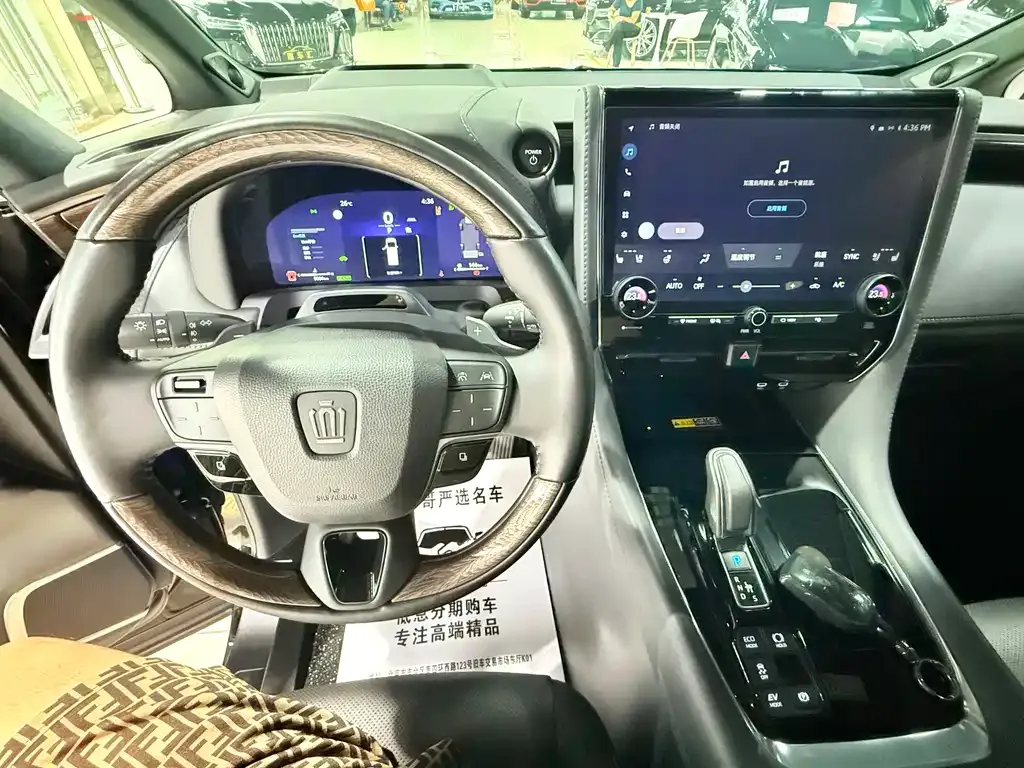 Toyota Vellfire — фото 8