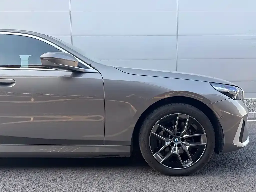 BMW i5 2025 из CN, фото 5
