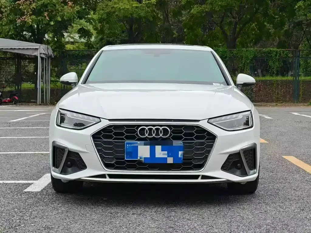 Audi A4L 2021 из CN, фото 2