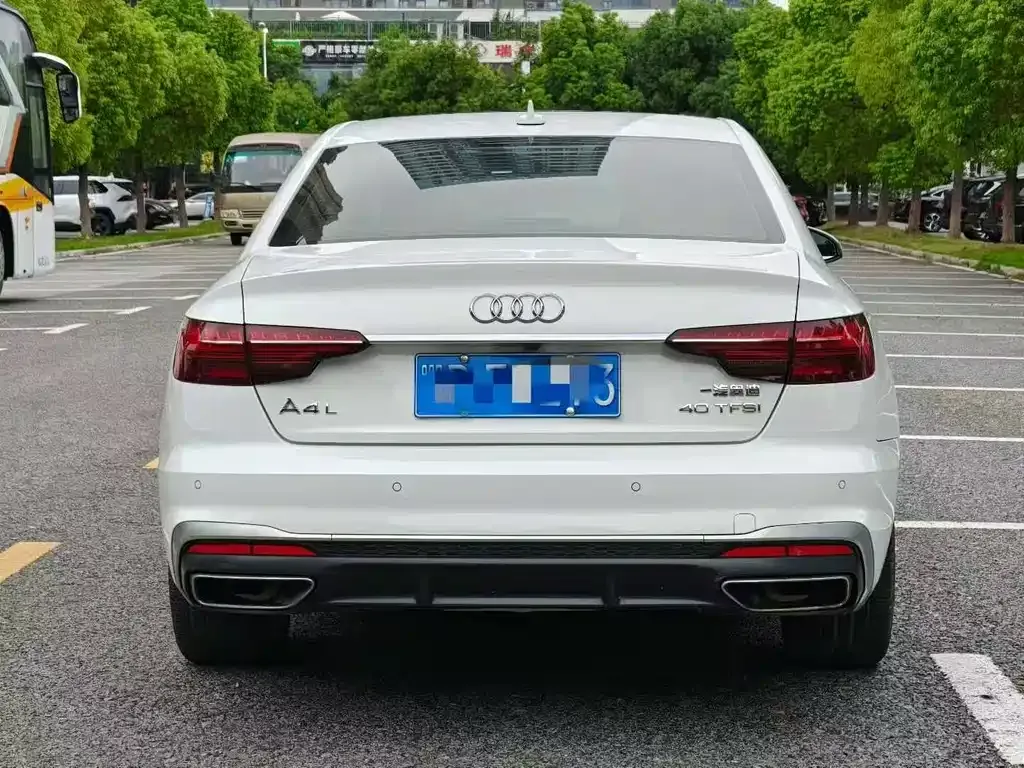 Audi A4L 2021 из CN, фото 4