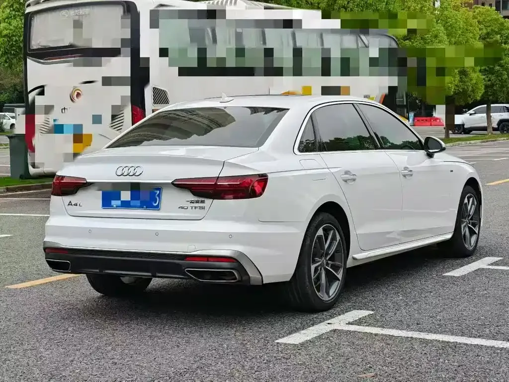 Audi A4L 2021 из CN, фото 5