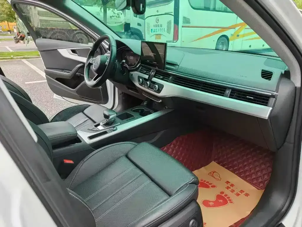 Audi A4L 2021 из CN, фото 8