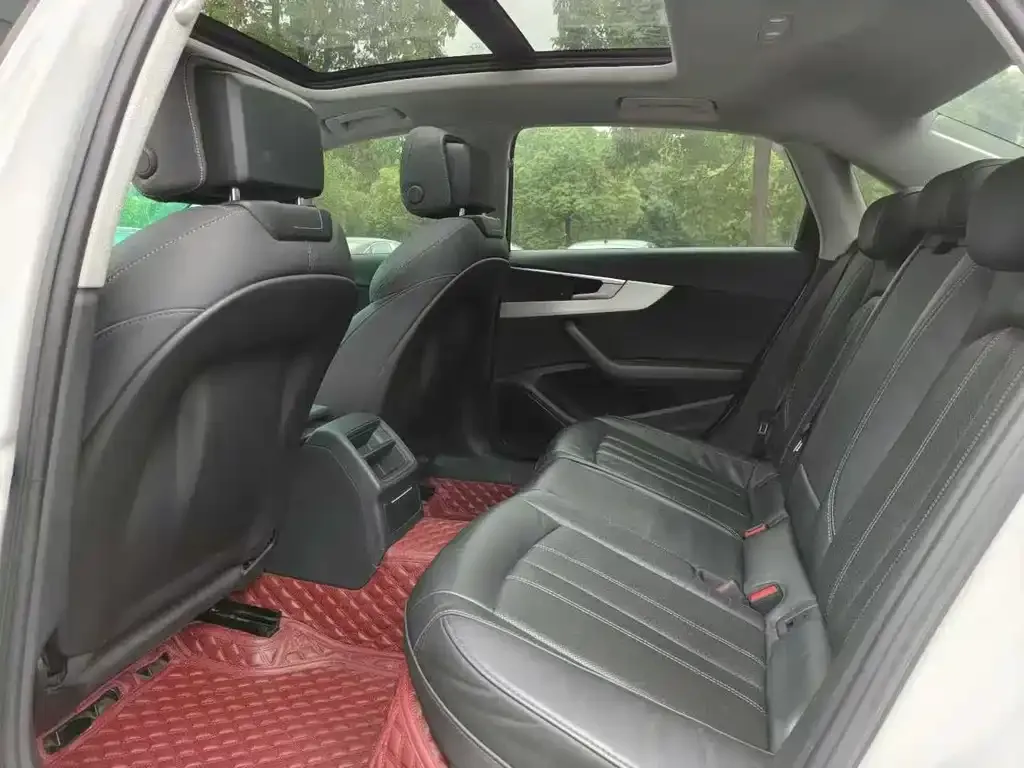 Audi A4L 2021 из CN, фото 9