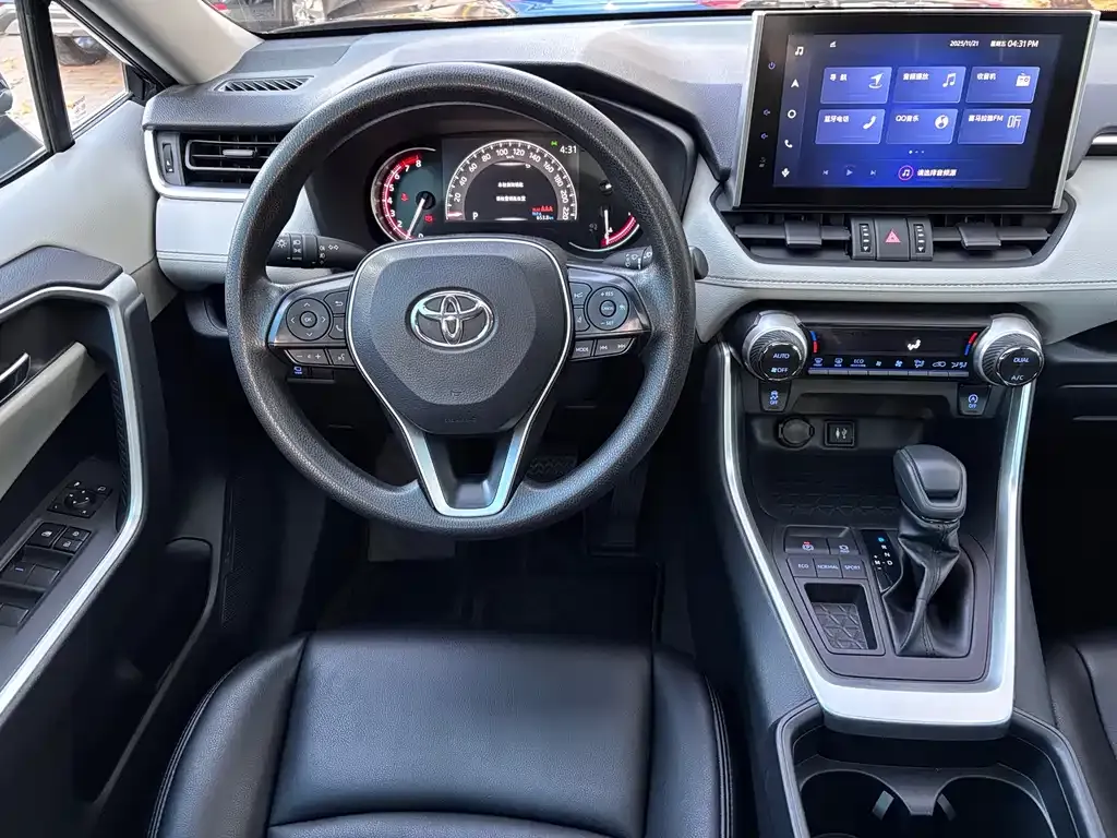 Toyota RAV4 — фото 6
