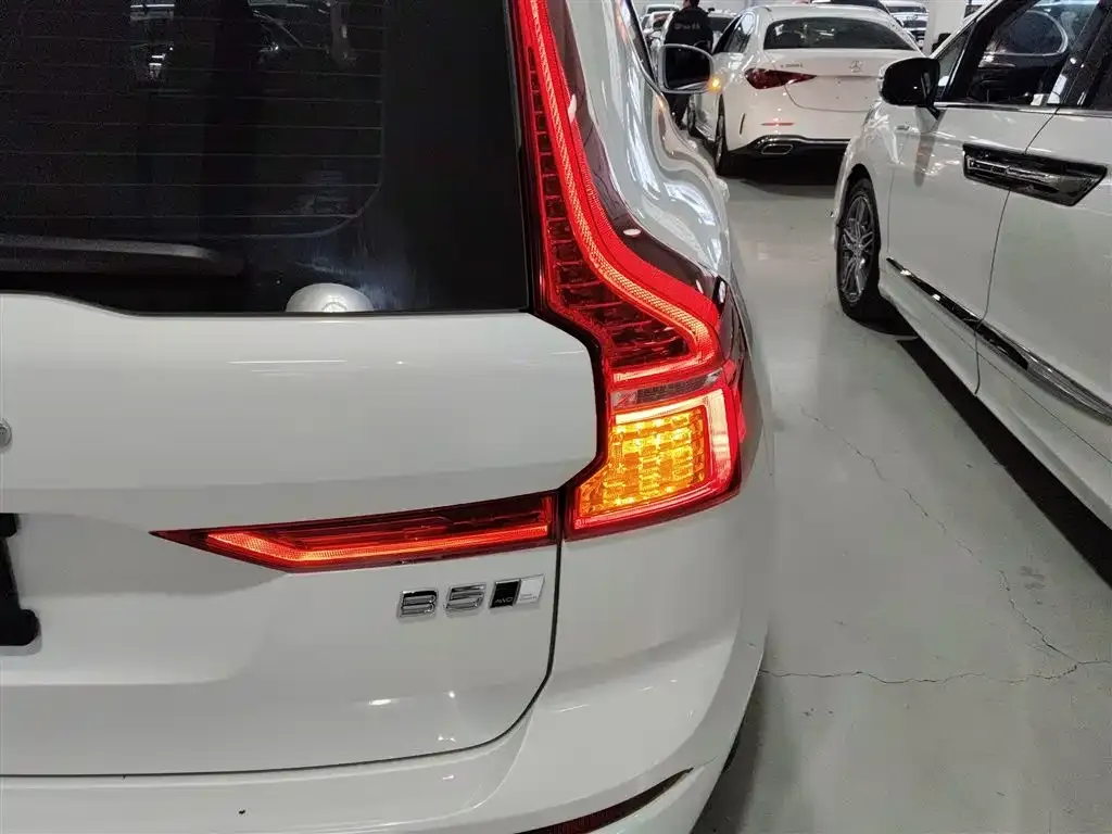 Volvo XC60 2023 из CN, фото 8