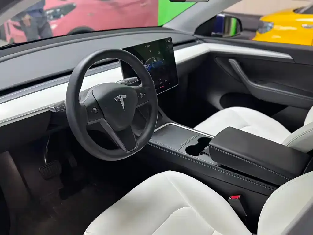 Tesla Model Y — фото 3