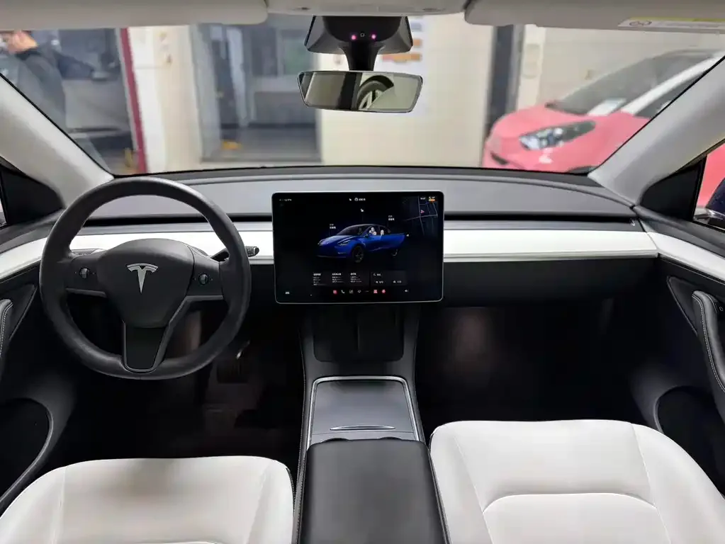 Tesla Model Y — фото 5