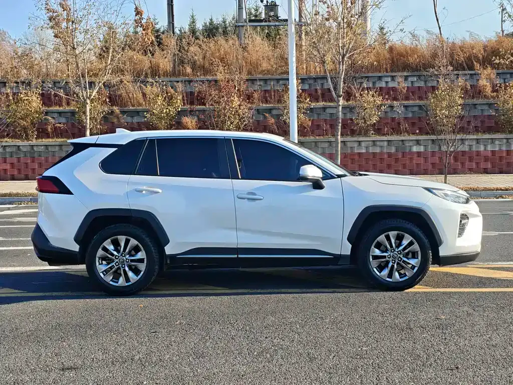 Toyota Wildlander 2021 из CN, фото 4