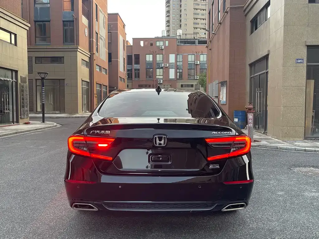 Honda Accord — фото 4