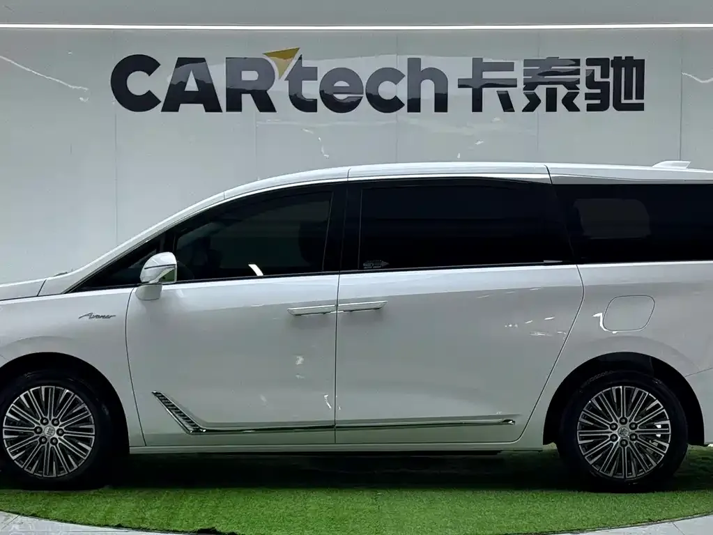 Buick GL8 Hybrid — фото 2