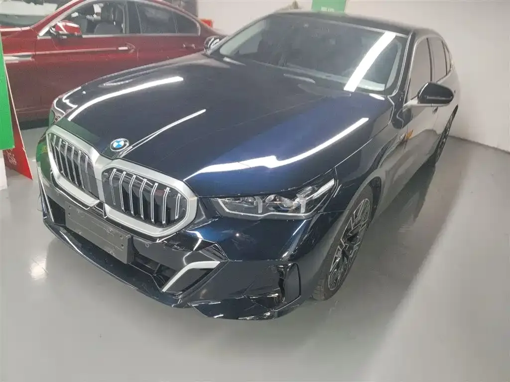 BMW 5 Series 2025 из CN, фото 2