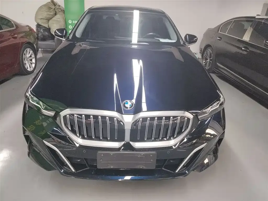 BMW 5 Series 2025 из CN, фото 3
