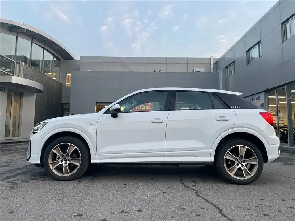 Audi Q2L 2023 из CN, фото 3