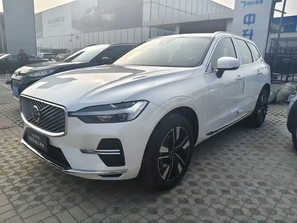 Volvo XC60 — фото 1