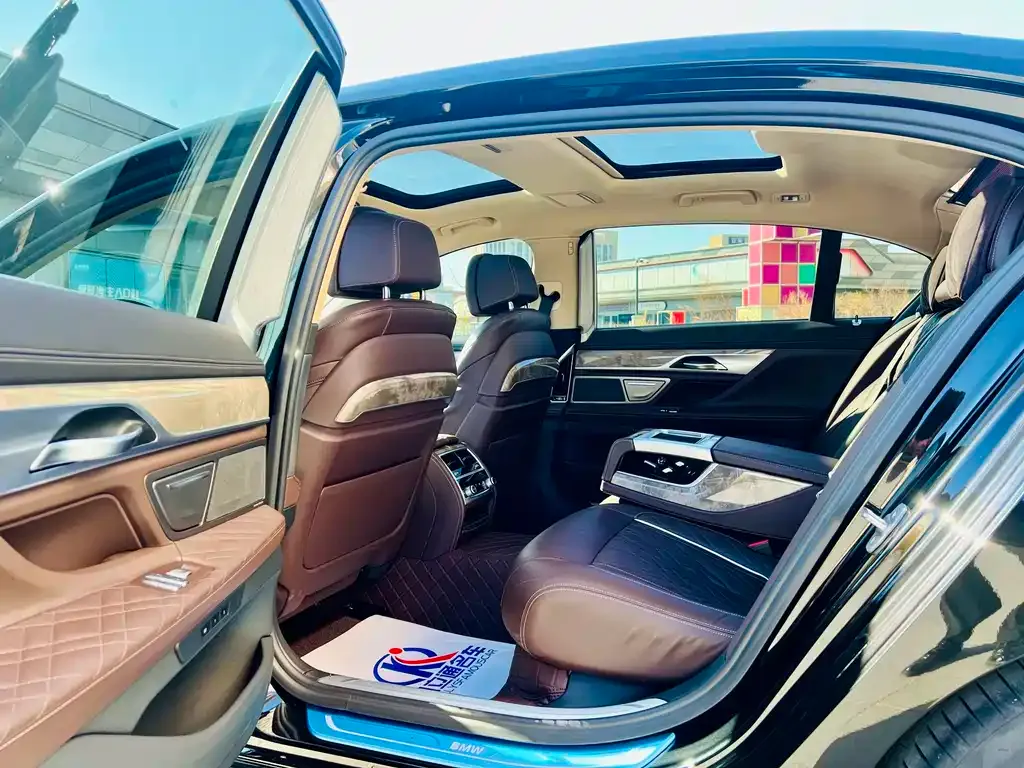 BMW 7 Series 2023 из CN, фото 6