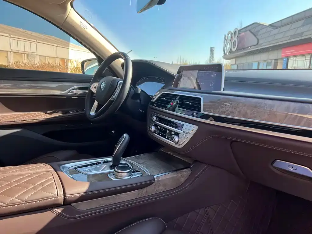 BMW 7 Series 2023 из CN, фото 7